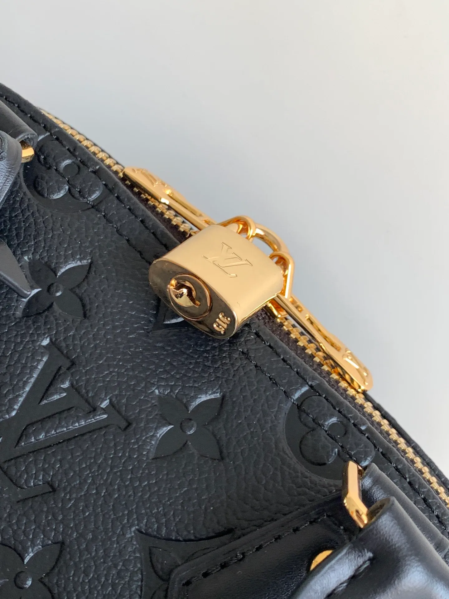 All Categories Official Website "Brand Women's Bags" Women's Bags 💙 LV 2026 New LV Crossbody Bag