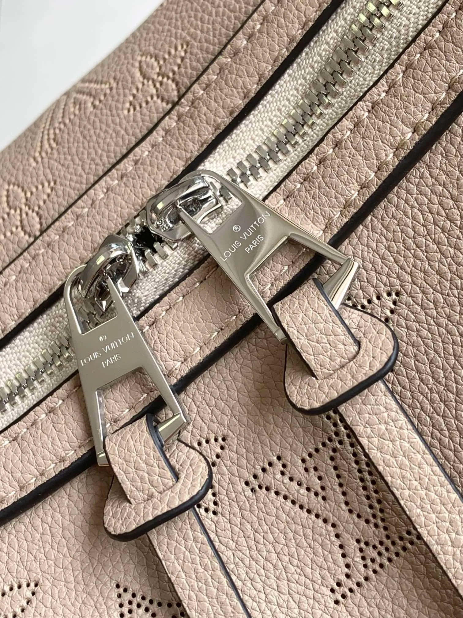 All Categories Official Website "Brand Women's Bags" Women's Bags 💙 LV 2026 New LV Crossbody Bag