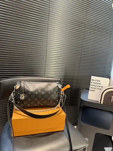 All categories Official website "Brand Women's Bags" Women's Bags 💙 LV 2025 new LV armpit bag