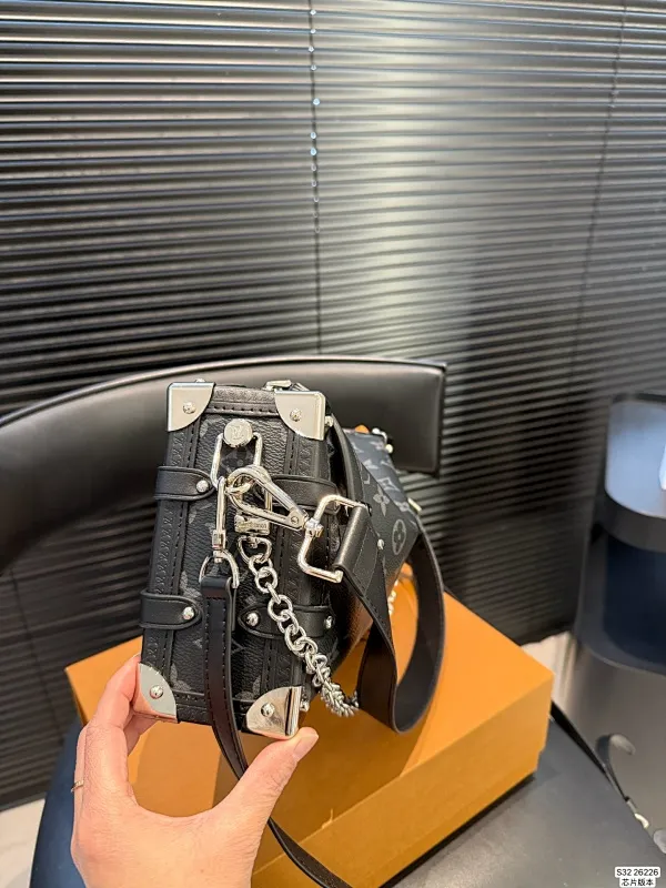 All categories Official website "Brand Women's Bags" Women's Bags 💙 LV 2025 new LV armpit bag