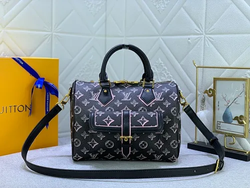 All Categories Official Website "Brand Women's Bags" Women's Bags 💙 LV (new silk screen pillow bag) The compact SPEEDY BANDOULIÈRE 25 handbag reshapes its elegant silhouette, outer pockets and gold buckles. The miniature monogram pattern and leather trim on the canvas evoke the House's historical design codes, as does the rolled leather handle and engraved padlock. an adjustable and