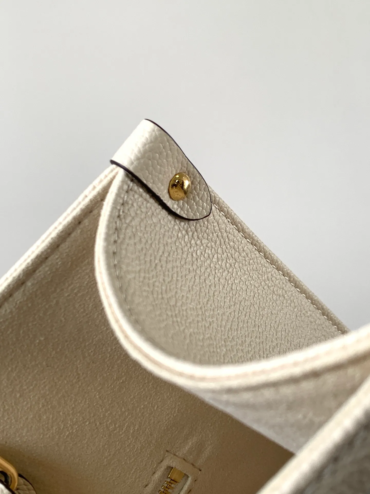All categories Official website "Brand Women's Bags" Women's Bags 💙 LV 2026 new LV hand-held crossbody bag