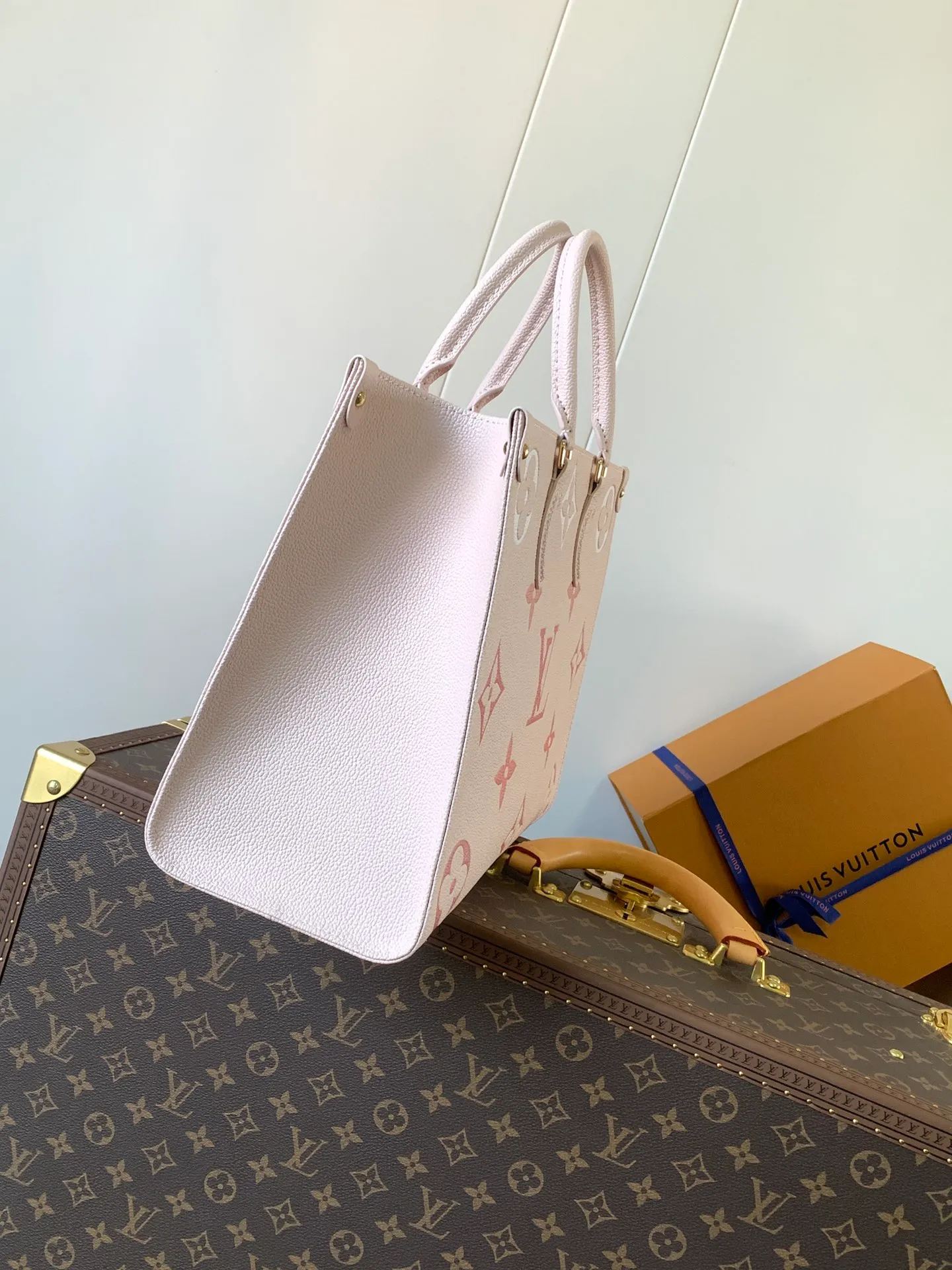 All categories Official website "Brand Women's Bags" Women's Bags 💙 LV 2026 new LV hand-held crossbody bag