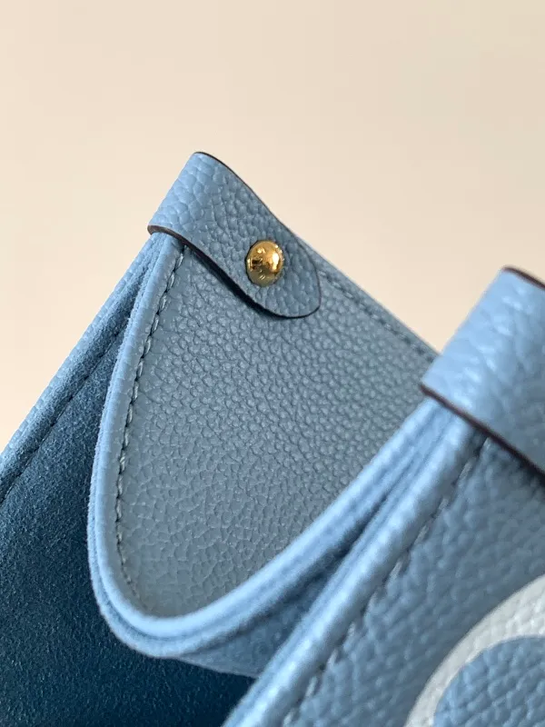 All categories Official website "Brand Women's Bags" Women's Bags 💙 LV 2026 new LV hand-held crossbody bag