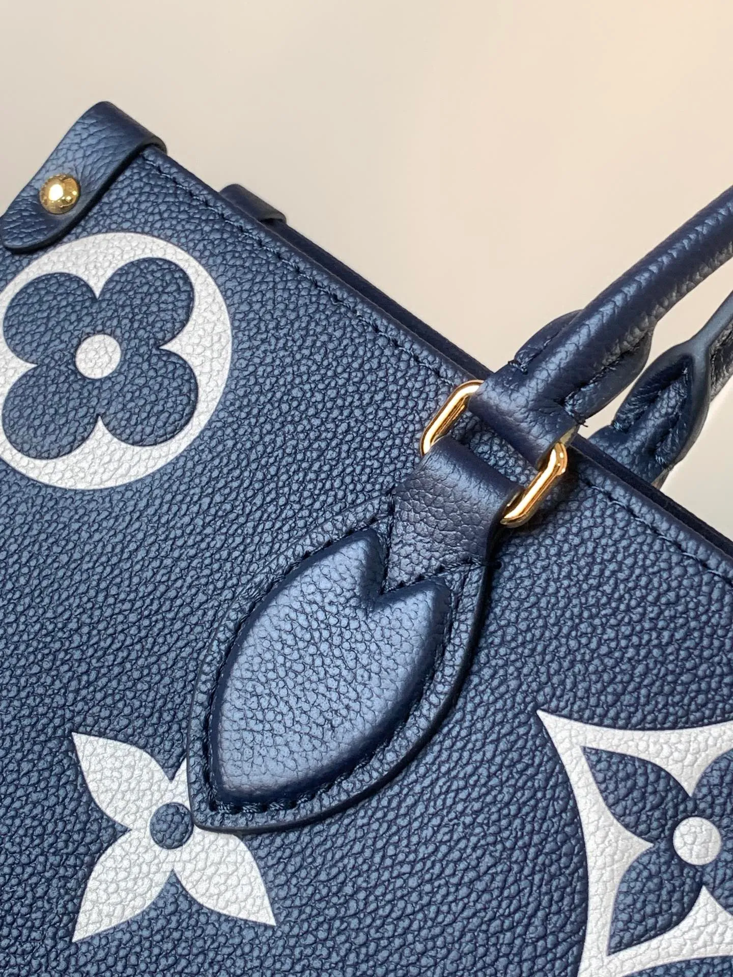 All categories Official website "Brand Women's Bags" Women's Bags 💙 LV 2026 new LV hand-held crossbody bag