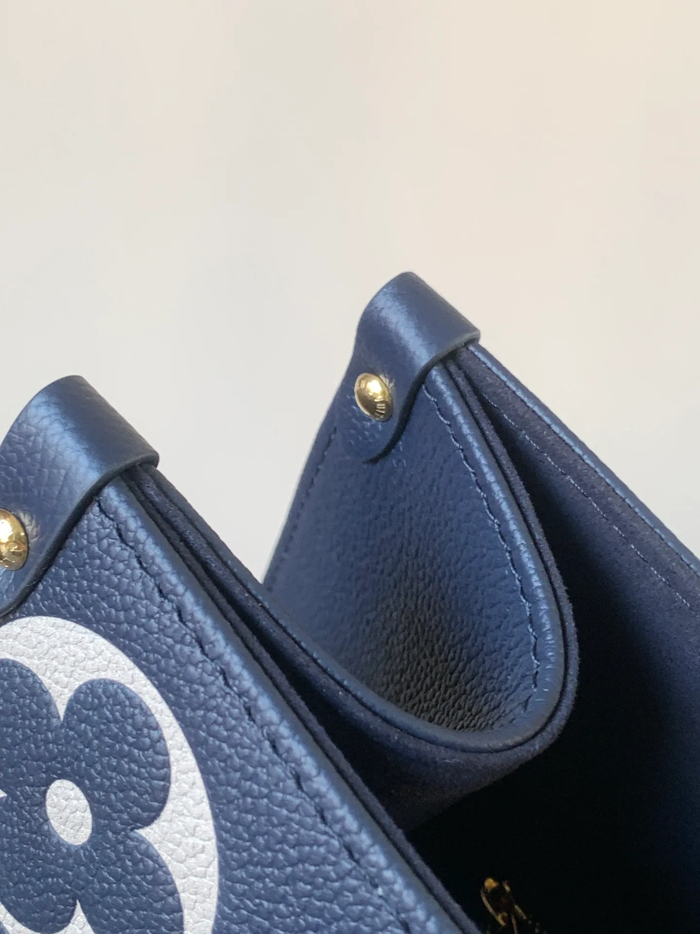All categories Official website "Brand Women's Bags" Women's Bags 💙 LV 2026 new LV hand-held crossbody bag