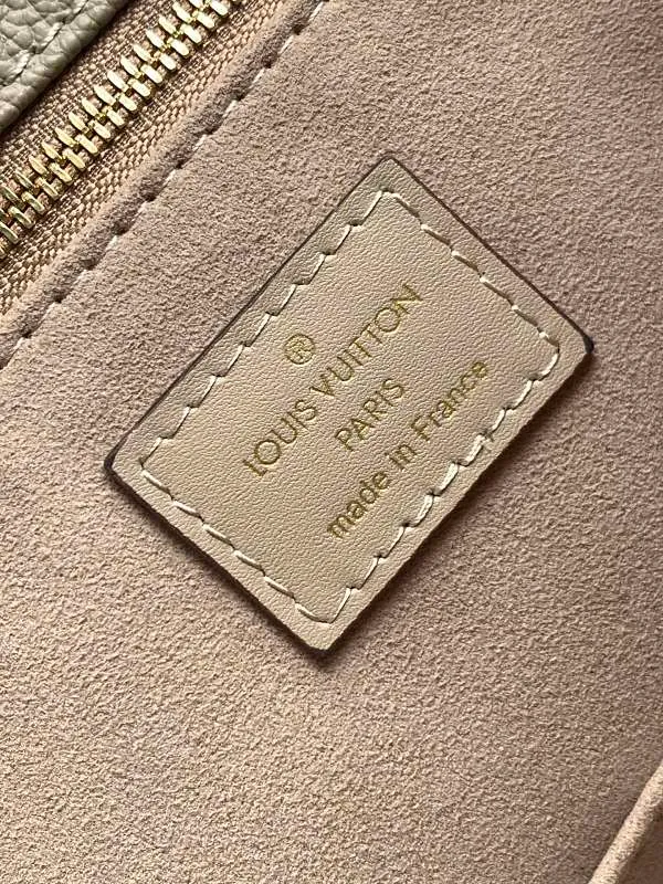 All categories Official website "Brand Women's Bags" Women's Bags 💙 LV 2026 new LV hand-held crossbody bag