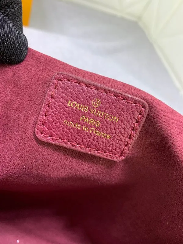 All Categories Official Website "Brand Women's Bags" Women's Bags 💙 LV French custom-made Monogram canvas and exquisite calfskin, top-notch handmade in Taiwan, perfect bottom arc of original order for quality, perfect combination of materials and unique hardware accessories, all investment regardless of cost, single shoulder, hand-held, cross-body all-match must-have style, exquisite crown lock buckle, showing the queen's style