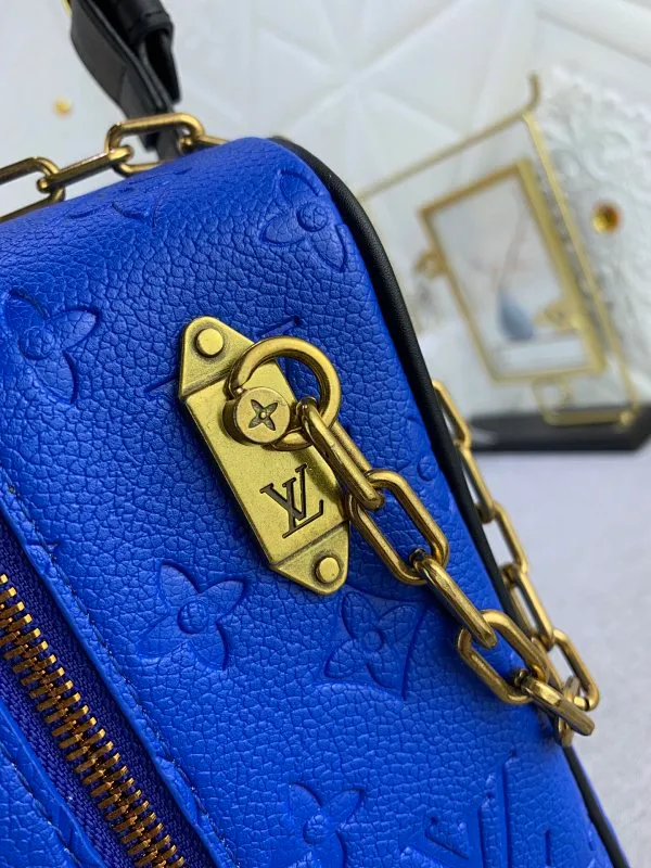 All Categories Official Website "Brand Women's Bags" Women's Bags 💙 LV Dopp Kit Toilet Bag is made of Monogram embossed Taurillon leather, and the full leather embossed NBA Toilet Bag Clutch Box Bag is embellished with a large LV basketball logo and a classic NBA logo patch, witnessing the joint creativity of Louis Vuitton and the NBA.