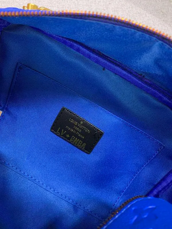 All Categories Official Website "Brand Women's Bags" Women's Bags 💙 LV Dopp Kit Toilet Bag is made of Monogram embossed Taurillon leather, and the full leather embossed NBA Toilet Bag Clutch Box Bag is embellished with a large LV basketball logo and a classic NBA logo patch, witnessing the joint creativity of Louis Vuitton and the NBA.