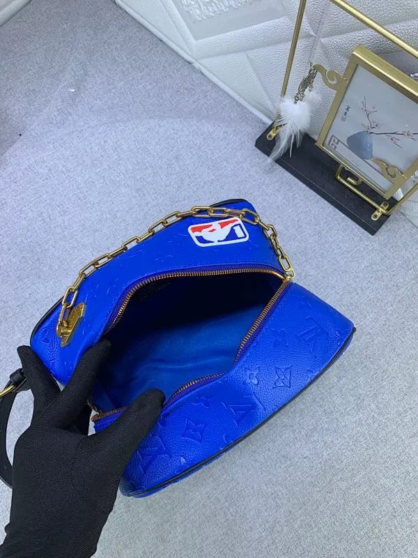 All Categories Official Website "Brand Women's Bags" Women's Bags 💙 LV Dopp Kit Toilet Bag is made of Monogram embossed Taurillon leather, and the full leather embossed NBA Toilet Bag Clutch Box Bag is embellished with a large LV basketball logo and a classic NBA logo patch, witnessing the joint creativity of Louis Vuitton and the NBA.