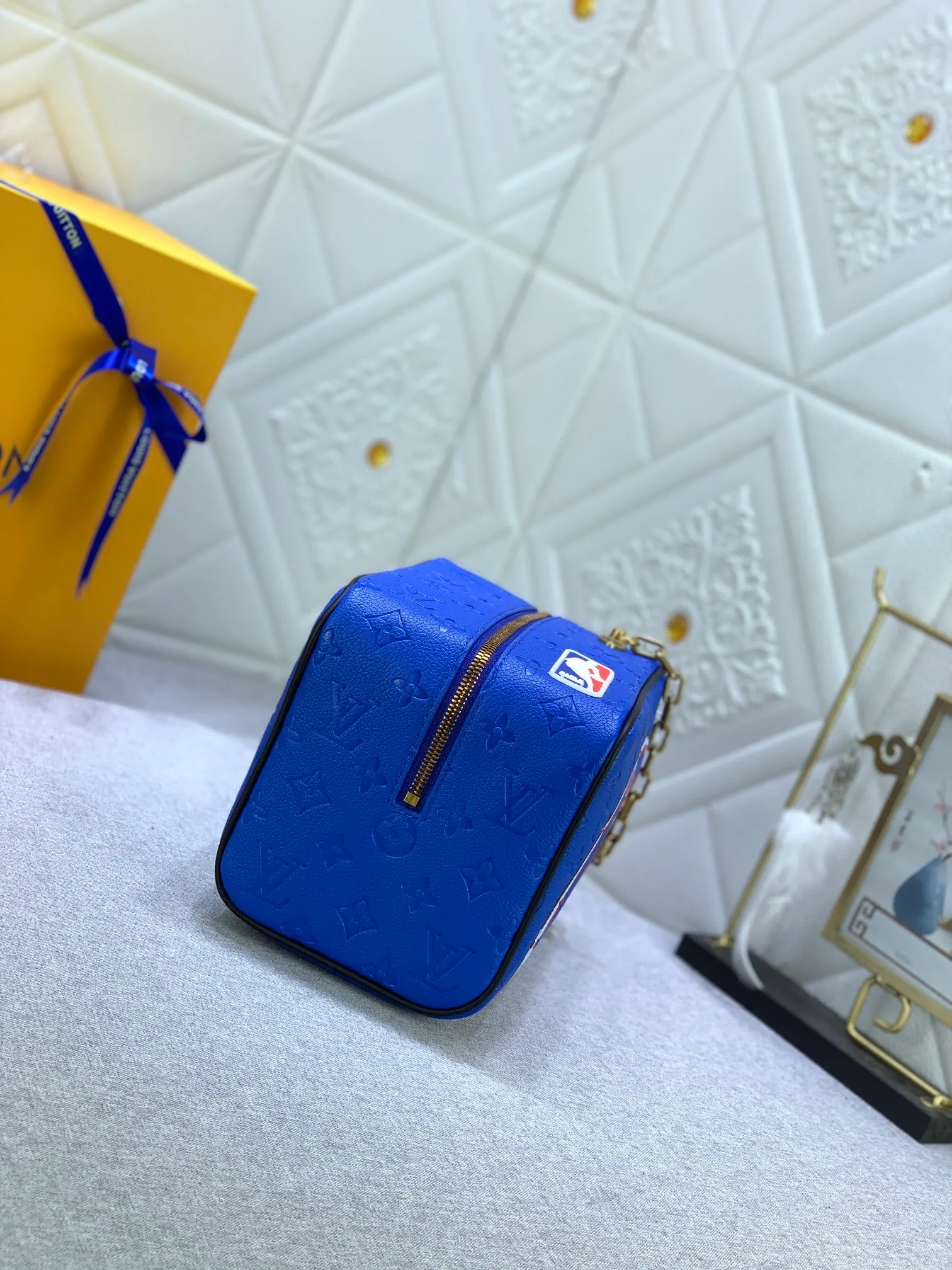 All Categories Official Website "Brand Women's Bags" Women's Bags 💙 LV Dopp Kit Toilet Bag is made of Monogram embossed Taurillon leather, and the full leather embossed NBA Toilet Bag Clutch Box Bag is embellished with a large LV basketball logo and a classic NBA logo patch, witnessing the joint creativity of Louis Vuitton and the NBA.