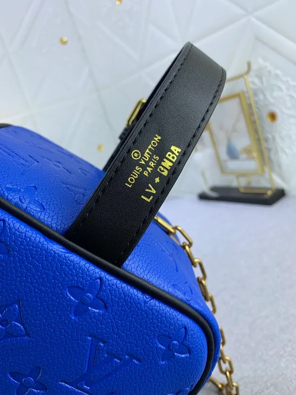 All Categories Official Website "Brand Women's Bags" Women's Bags 💙 LV Dopp Kit Toilet Bag is made of Monogram embossed Taurillon leather, and the full leather embossed NBA Toilet Bag Clutch Box Bag is embellished with a large LV basketball logo and a classic NBA logo patch, witnessing the joint creativity of Louis Vuitton and the NBA.