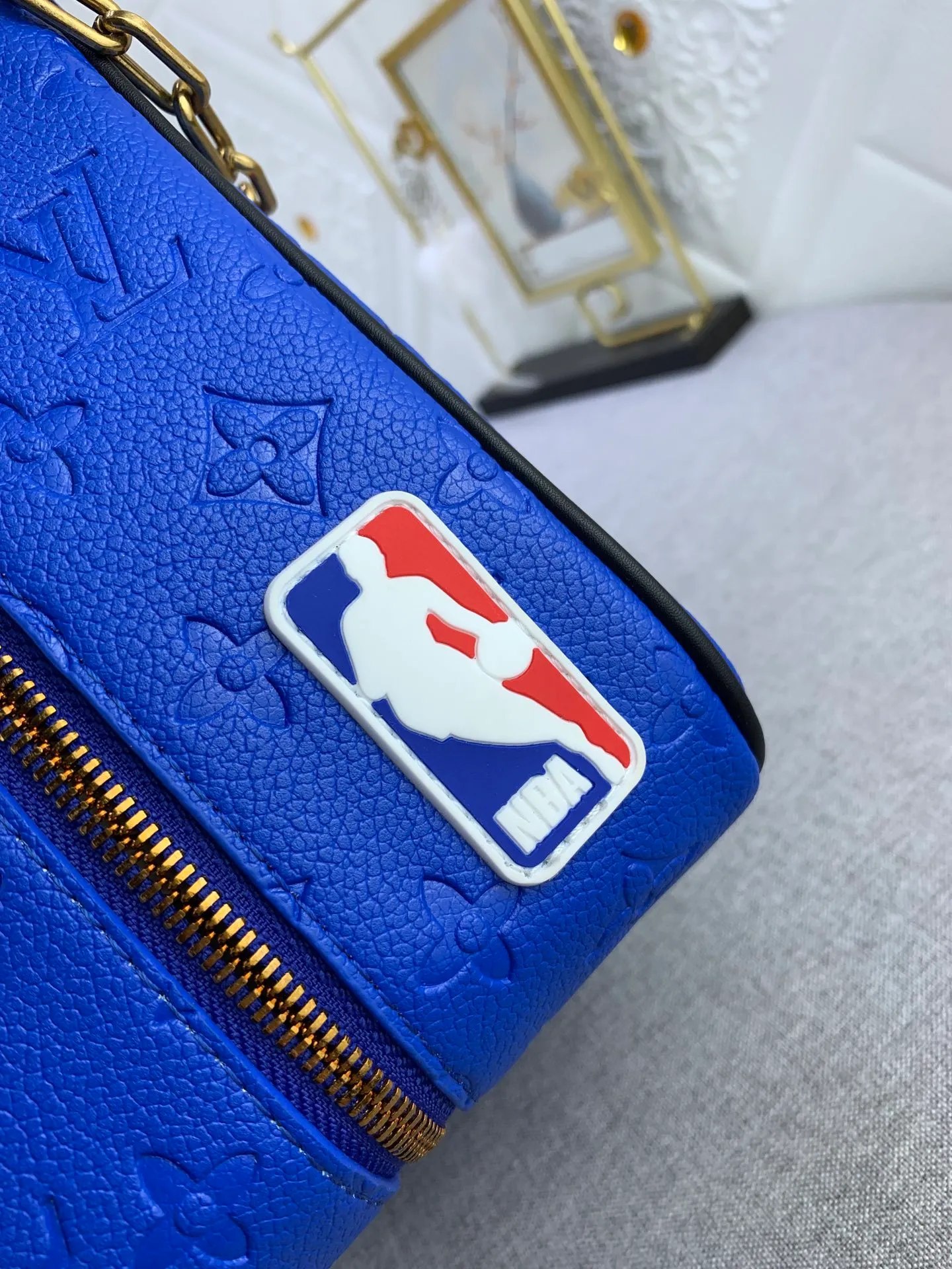 All Categories Official Website "Brand Women's Bags" Women's Bags 💙 LV Dopp Kit Toilet Bag is made of Monogram embossed Taurillon leather, and the full leather embossed NBA Toilet Bag Clutch Box Bag is embellished with a large LV basketball logo and a classic NBA logo patch, witnessing the joint creativity of Louis Vuitton and the NBA.