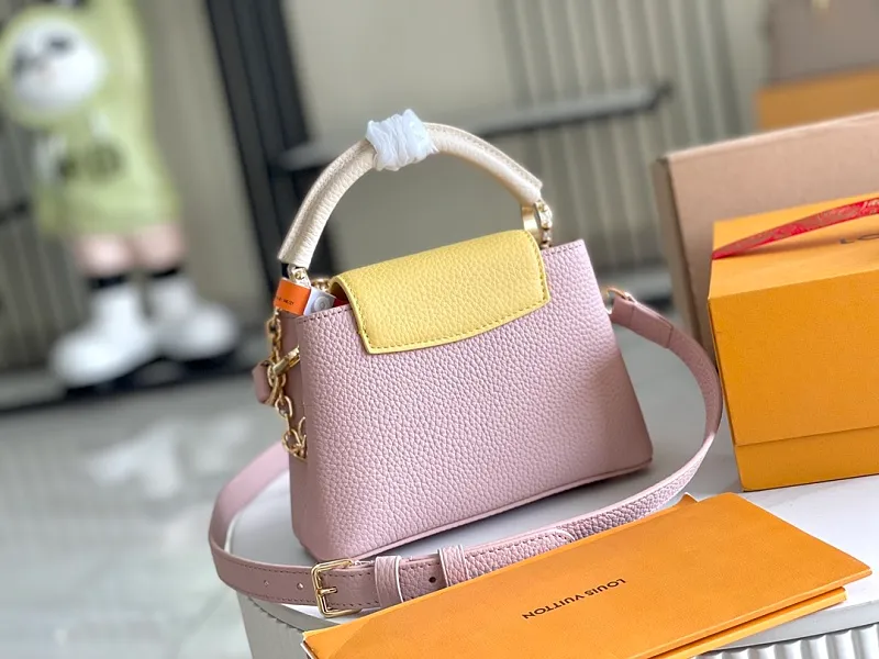 All Categories 💚 Authentic Grade Bags 💚 LV 2026 New LV Top Replica Crossbody Shoulder Bag