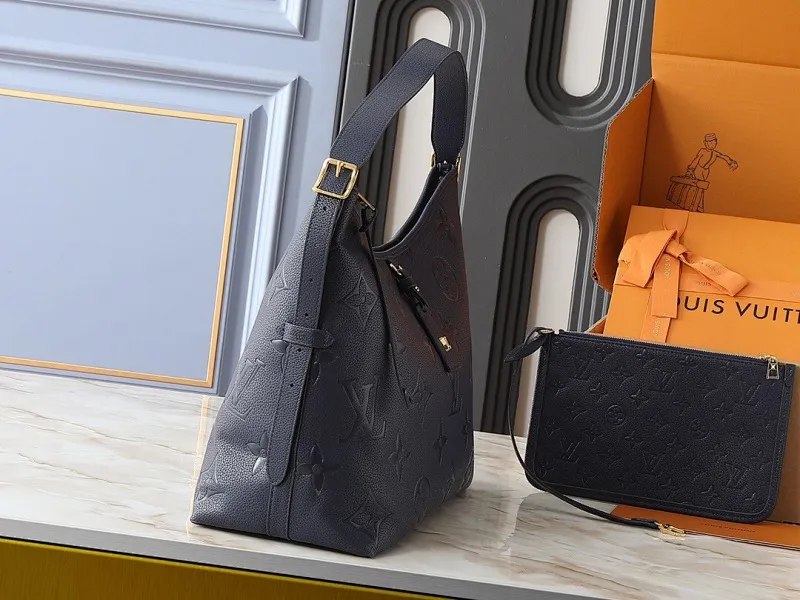All categories Official website "Brand Women's Bags" Women's Bags 💙 LV 2025 new LV armpit bag