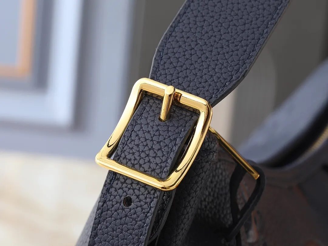 All categories Official website "Brand Women's Bags" Women's Bags 💙 LV 2025 new LV armpit bag