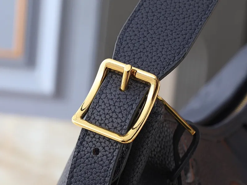 All categories Official website "Brand Women's Bags" Women's Bags 💙 LV 2025 new LV armpit bag