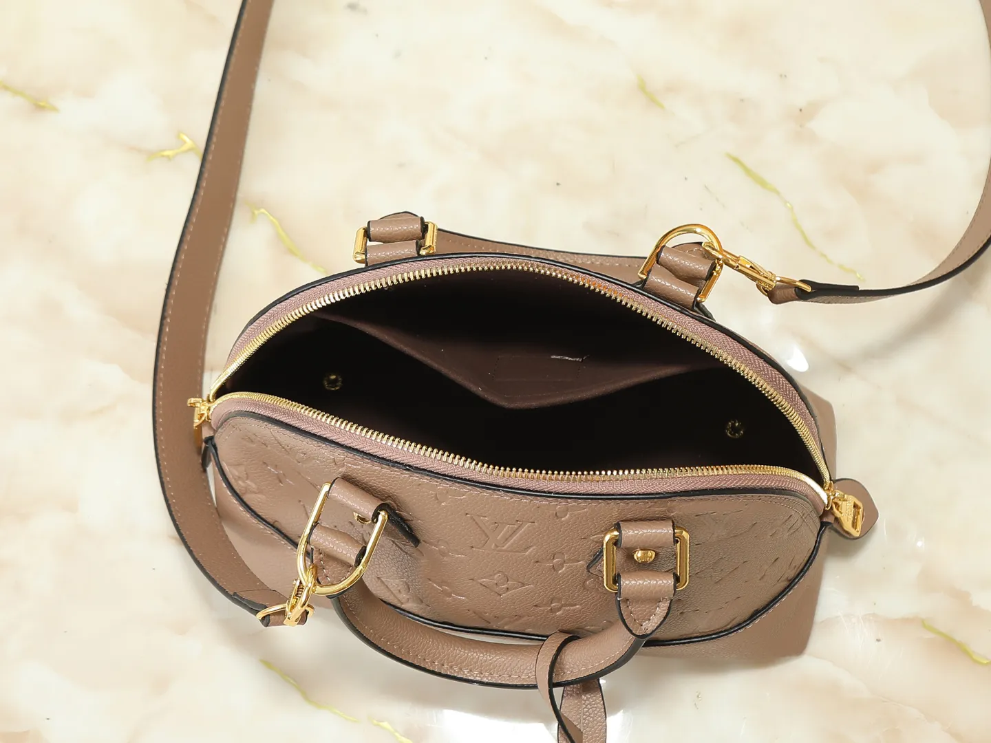 All Categories Official Website "Brand Women's Bags" Women's Bags 💙 LV LV 2026 New Crossbody Shoulder Bag