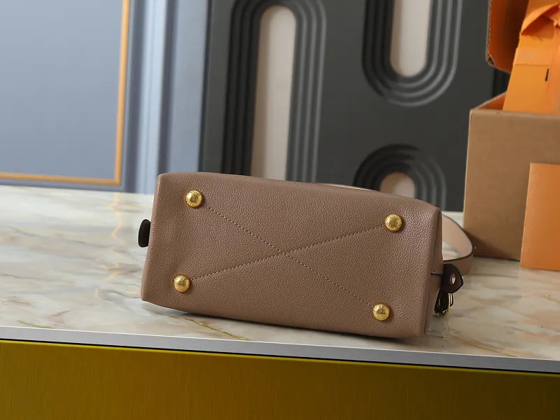 All Categories Official Website "Brand Women's Bags" Women's Bags 💙 LV LV 2026 New Crossbody Shoulder Bag