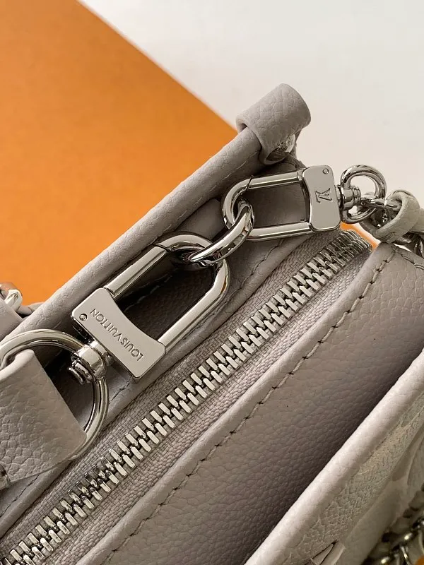 All categories Official website "Brand Women's Bags" Women's Bags 💙 LV 2026 new LV hand-held crossbody bag