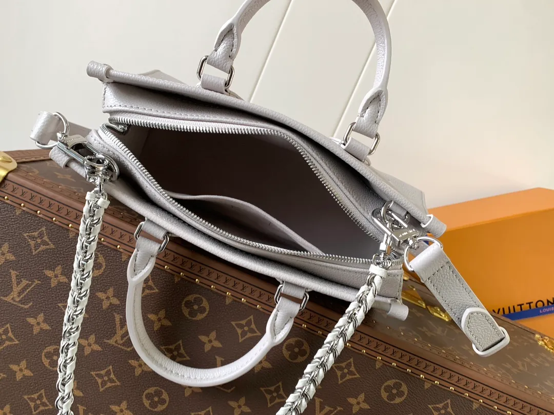 All categories Official website "Brand Women's Bags" Women's Bags 💙 LV 2026 new LV hand-held crossbody bag