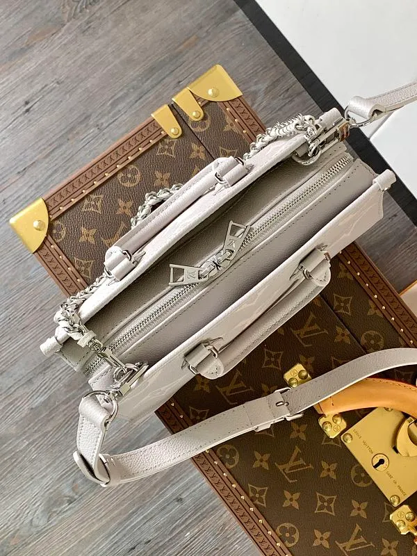 All categories Official website "Brand Women's Bags" Women's Bags 💙 LV 2026 new LV hand-held crossbody bag