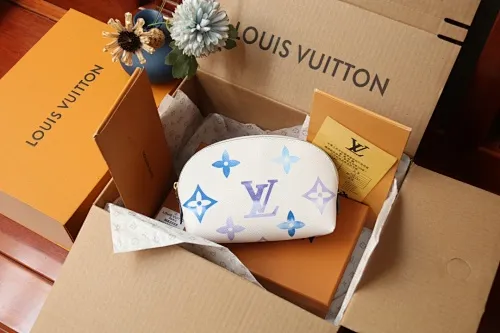 All Categories Official Website "Brand Women's Bags" Women's Bags 💙 LV 2024 New LV Cosmetic Bag