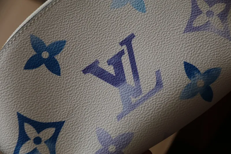 All Categories Official Website "Brand Women's Bags" Women's Bags 💙 LV 2024 New LV Cosmetic Bag