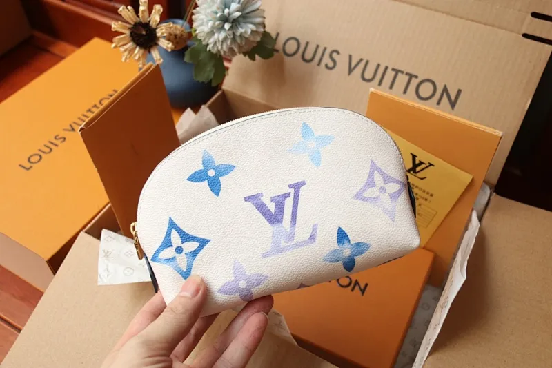 All Categories Official Website "Brand Women's Bags" Women's Bags 💙 LV 2024 New LV Cosmetic Bag