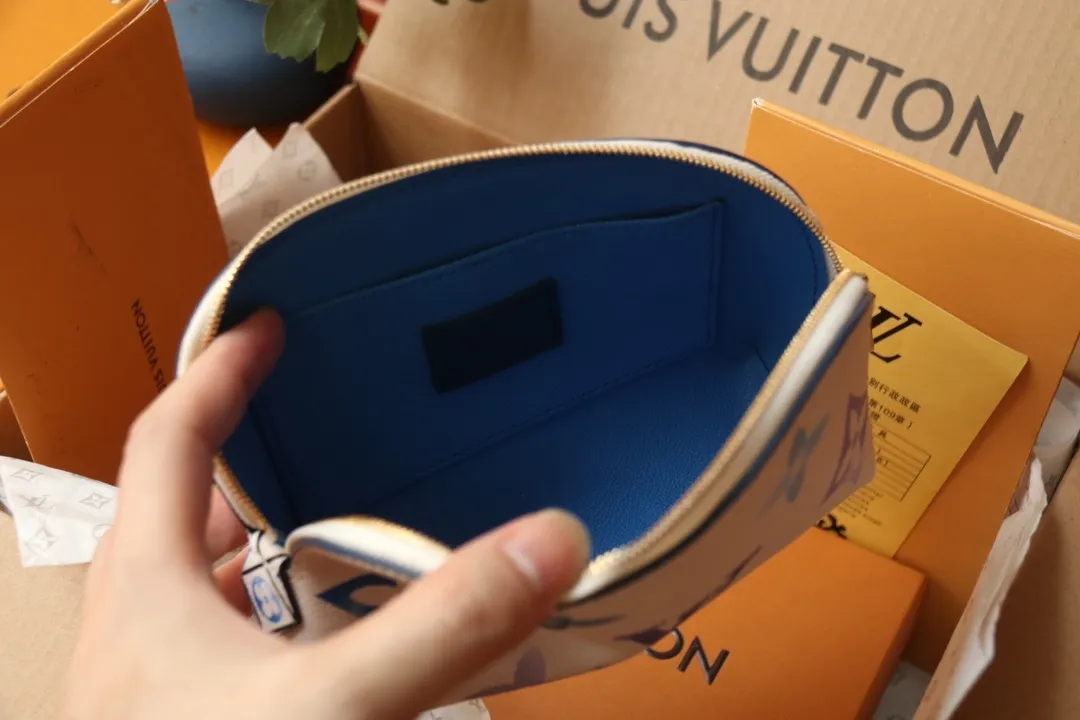 All Categories Official Website "Brand Women's Bags" Women's Bags 💙 LV 2024 New LV Cosmetic Bag
