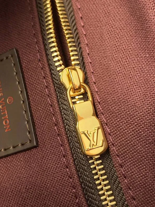 All categories Official website "Brand Women's Bags" Women's Bags 💙 LV 2025 new LV toiletry bag