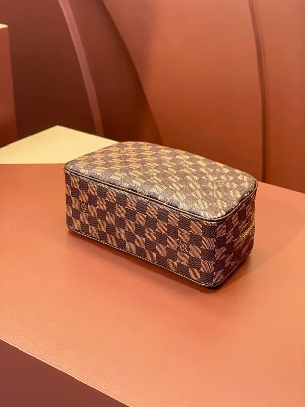 All categories Official website "Brand Women's Bags" Women's Bags 💙 LV 2025 new LV toiletry bag