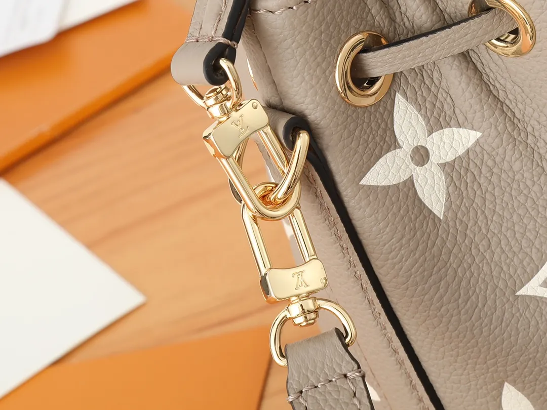 All Categories Official Website "Brand Women's Bags" Women's Bags 💙 LV LV 2026 New Crossbody Shoulder Bag