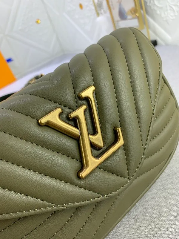 All Categories Official Website "Brand Women's Bags" Women's Bags 💙 LV Upgraded Original Multi Pochette New Wave handbags are made of smooth and soft quilted calf leather, dynamic design, adjustable shoulder straps, distressed gold metal accessories, bronze gold chain inscriptions and striped jacquard shoulder straps, etc. Provide multiple carrying methods, the coin-shaped round bag on the shoulder strap can be