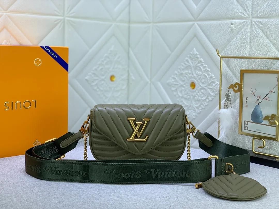 All Categories Official Website "Brand Women's Bags" Women's Bags 💙 LV Upgraded Original Multi Pochette New Wave handbags are made of smooth and soft quilted calf leather, dynamic design, adjustable shoulder straps, distressed gold metal accessories, bronze gold chain inscriptions and striped jacquard shoulder straps, etc. Provide multiple carrying methods, the coin-shaped round bag on the shoulder strap can be