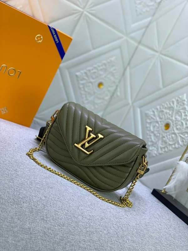 All Categories Official Website "Brand Women's Bags" Women's Bags 💙 LV Upgraded Original Multi Pochette New Wave handbags are made of smooth and soft quilted calf leather, dynamic design, adjustable shoulder straps, distressed gold metal accessories, bronze gold chain inscriptions and striped jacquard shoulder straps, etc. Provide multiple carrying methods, the coin-shaped round bag on the shoulder strap can be