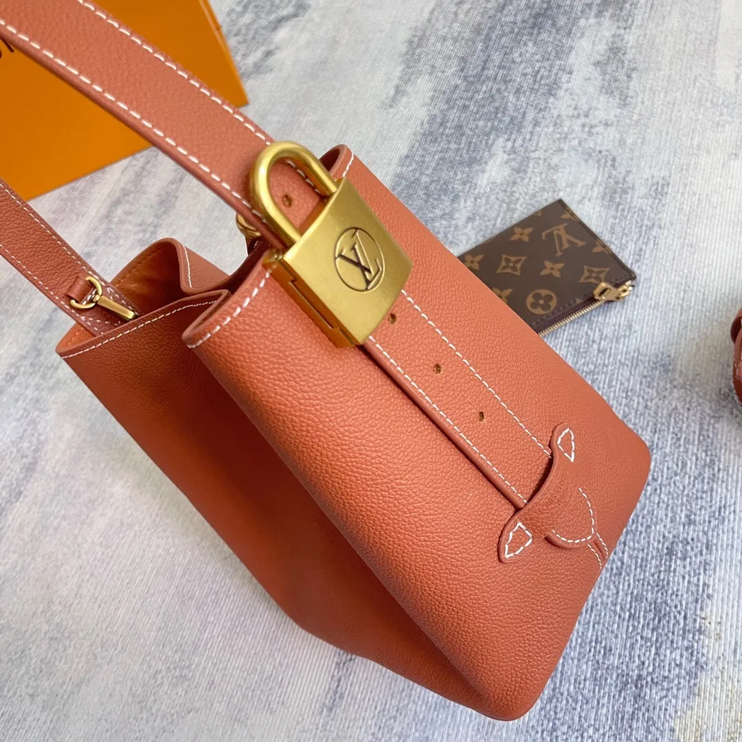 All Categories Official Website "Brand Women's Bags" Women's Bags 💙 LV 2025 New LV Crossbody Bag