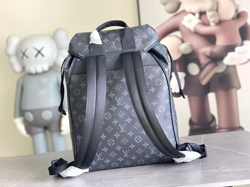 All categories 💚 Authentic bags 💚 LV LV classic backpack