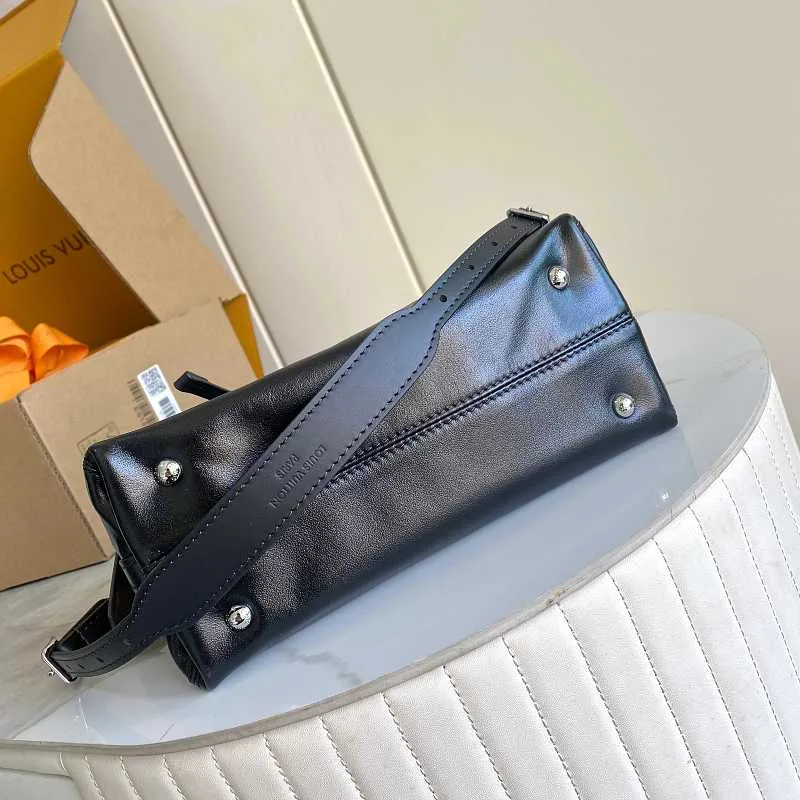 All Categories Official Website "Brand Women's Bags" Women's Bags 💙 LV LV 2026 New Crossbody Shoulder Bag
