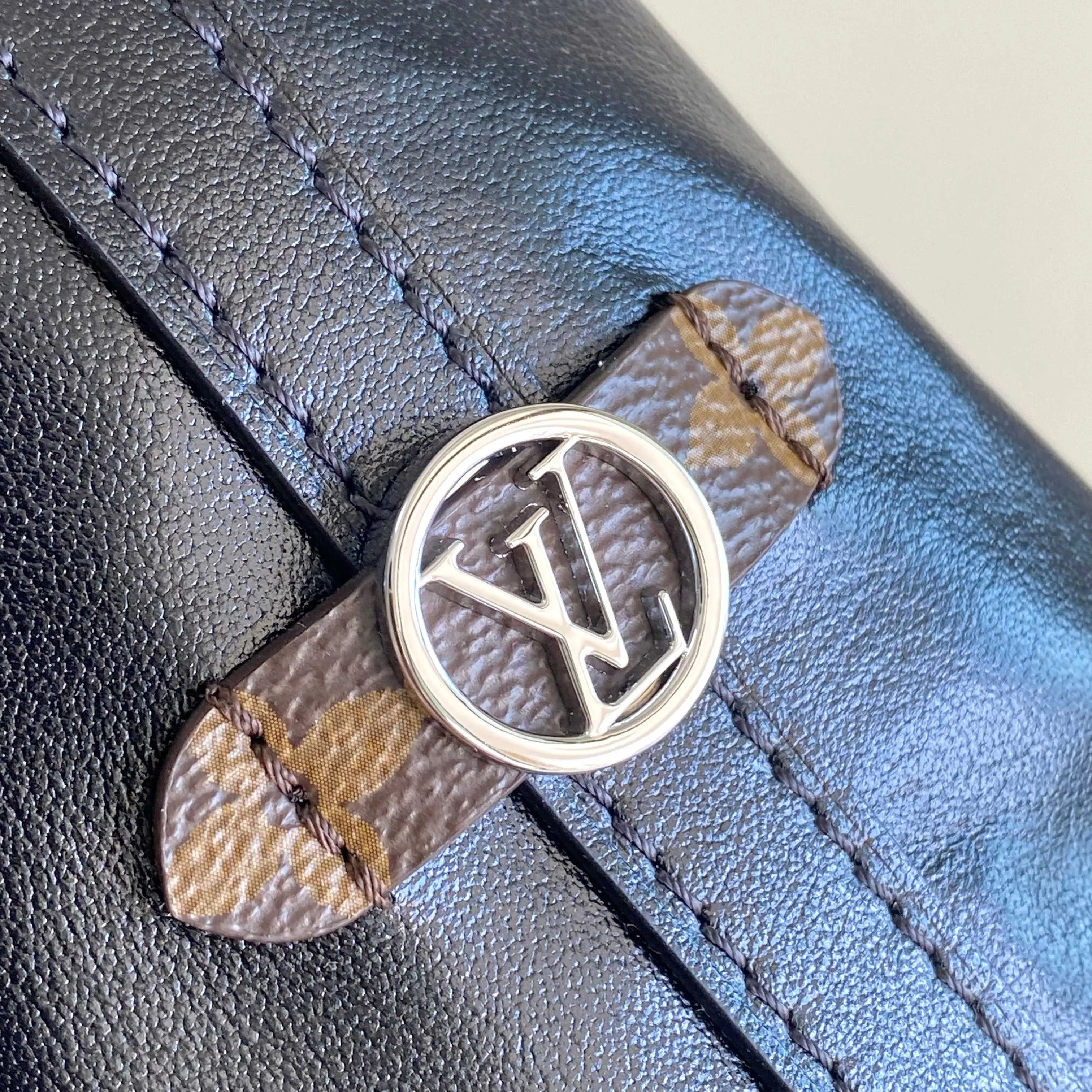 All Categories Official Website "Brand Women's Bags" Women's Bags 💙 LV LV 2026 New Crossbody Shoulder Bag