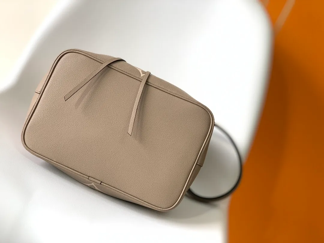 All Categories Official Website "Brand Women's Bags" Women's Bags 💙 LV 2026 New LV Crossbody Bag