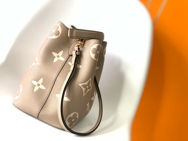 All Categories Official Website "Brand Women's Bags" Women's Bags 💙 LV 2026 New LV Crossbody Bag