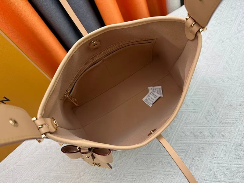 All Categories Official Website "Brand Women's Bags" Women's Bags 💙 LV 2024 New LV Underarm Bag