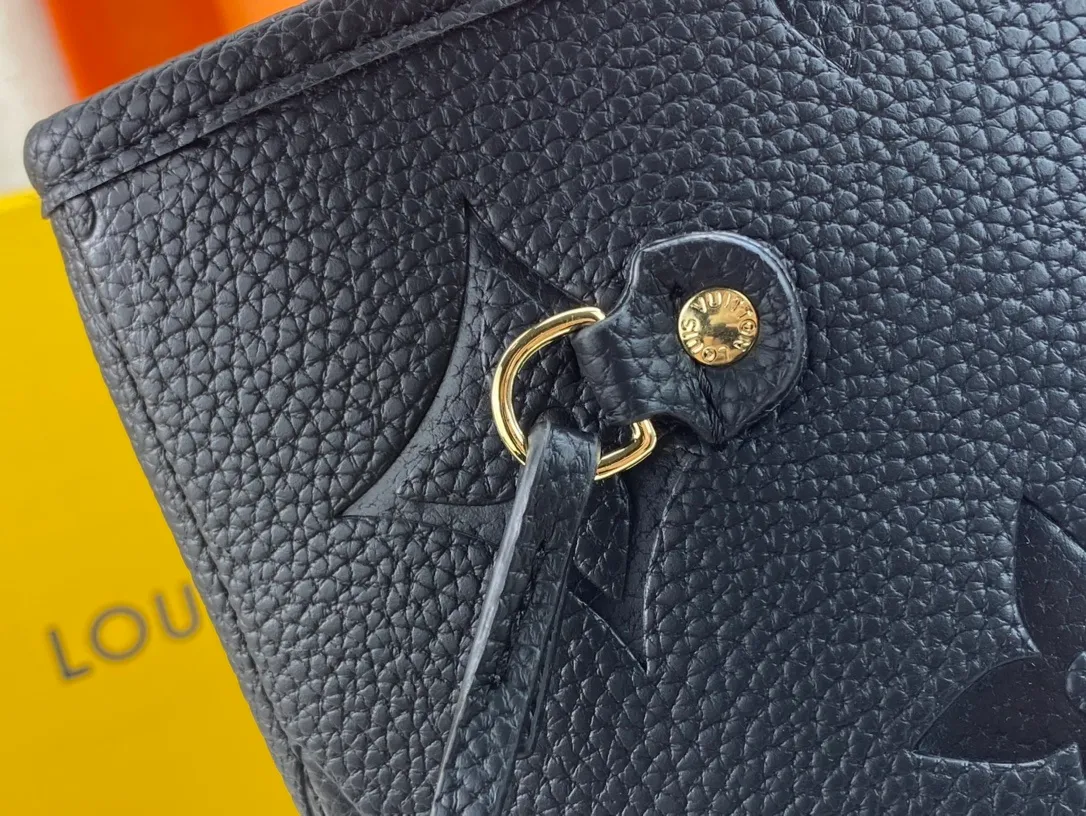 All categories Official website "Brand Women's Bags" Women's Bags 💙 LV replica LV, fine imitation LV bags, LV shoulder bags, 2023 official latest version LV full leather embossed handbag, bag factory, original material, size: 32-29-17CM