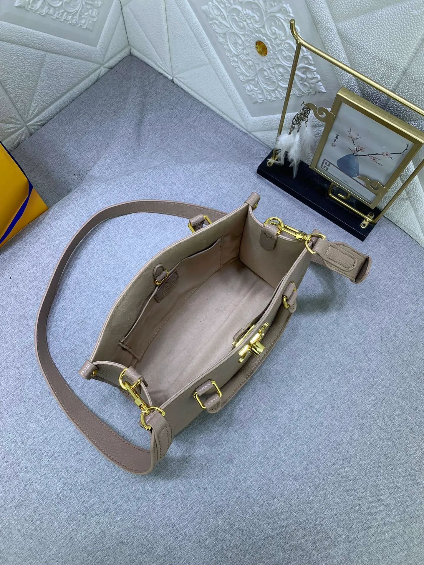 All Categories Official Website "Brand Women's Bags" Women's Bags 💙 LV 2024 New LV Crossbody Bag