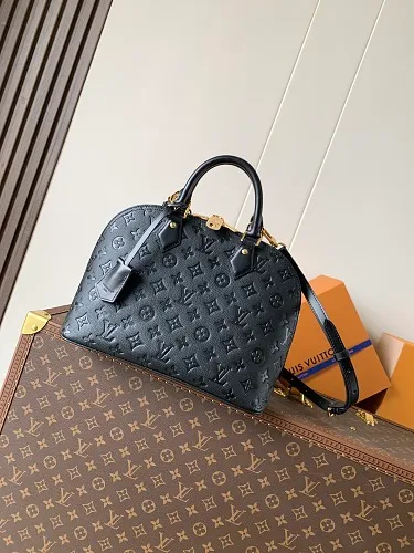 All Categories Official Website "Brand Women's Bags" Women's Bags 💙 LV 2026 New LV Crossbody Bag