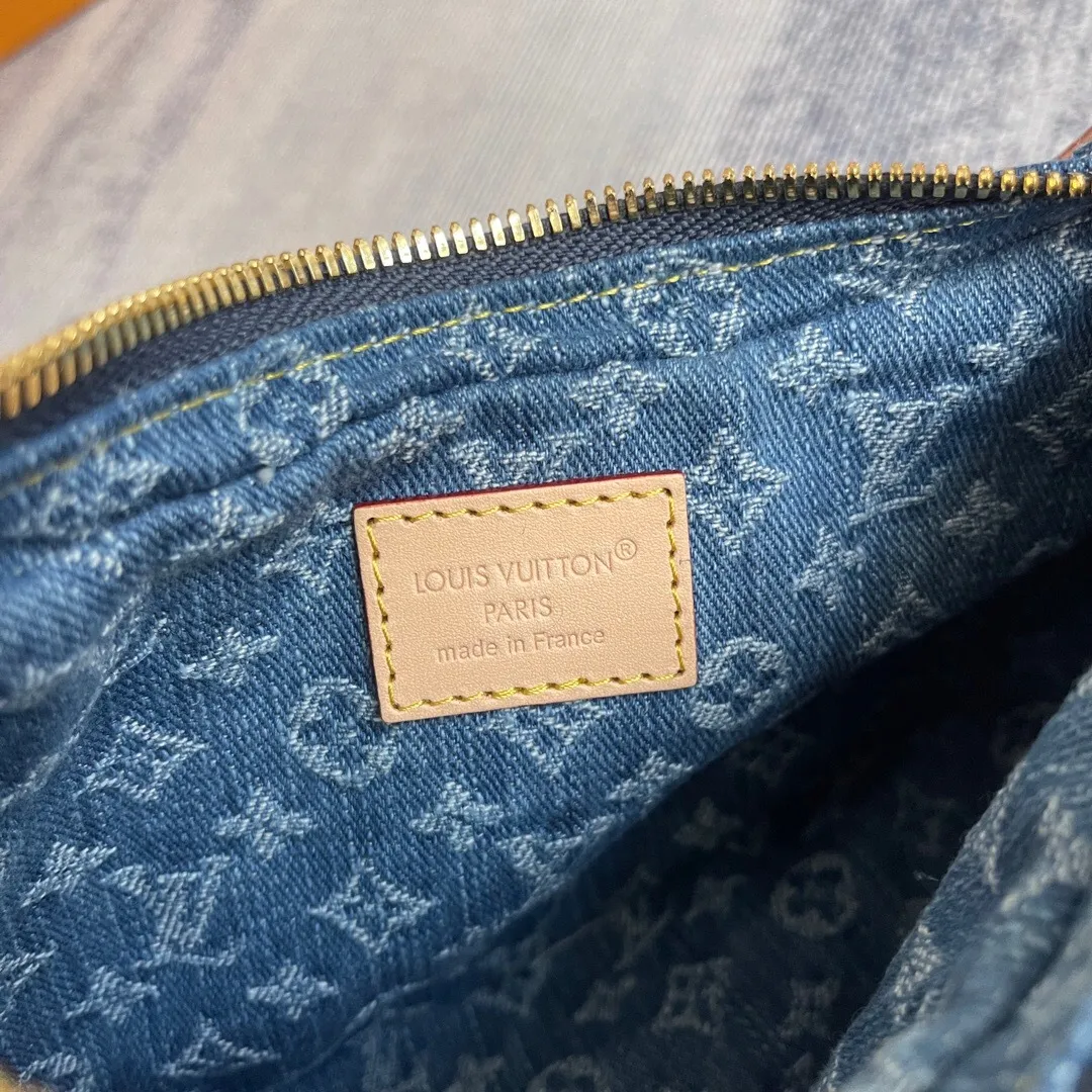 All categories Official website "Brand Women's Bags" Women's Bags 💙 LV 2025 new LV armpit bag