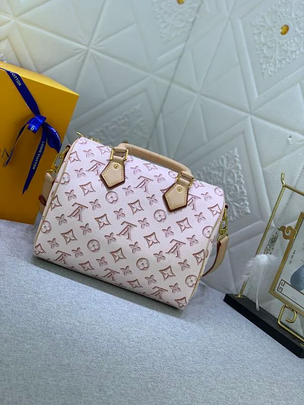 All Categories Official Website "Brand Women's Bags" Women's Bags 💙 LV (new silk screen pillow bag) The compact SPEEDY BANDOULIÈRE 25 handbag reshapes its elegant silhouette, outer pockets and gold buckles. The miniature monogram pattern and leather trim on the canvas evoke the House's historical design codes, as does the rolled leather handle and engraved padlock. an adjustable and