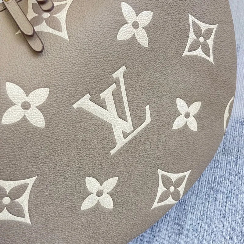 All categories Official website "Brand Women's Bags" Women's Bags 💙 LV 2025 new LV armpit bag